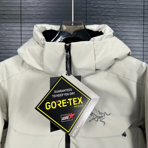 Arc'teryx Technical 3-in-1 Jacket | Gore-Tex Shell & Detachable Down Liner - Picture 2 of 13